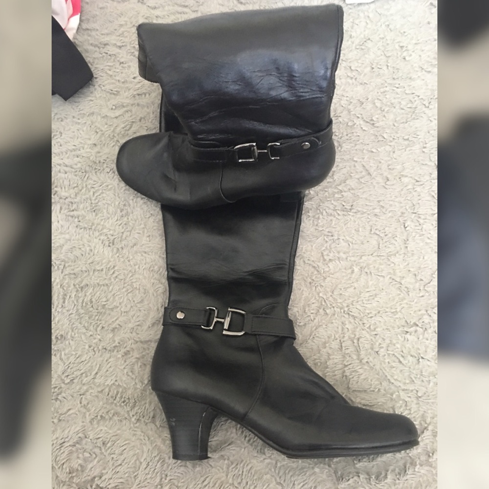 Black high-heel boots 🖤